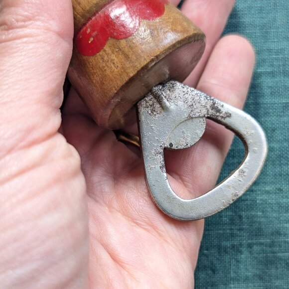 Vintage wood novelty bottle opener and pepper shaker - Picture 8 of 9